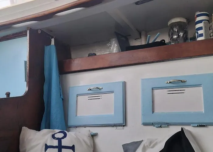 Πλωτό κατάλυμα Amadonne *